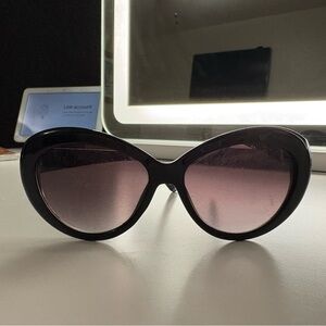 Oversized Cat-Eye Sunglasses – Black Frame w/ Patterned Arms